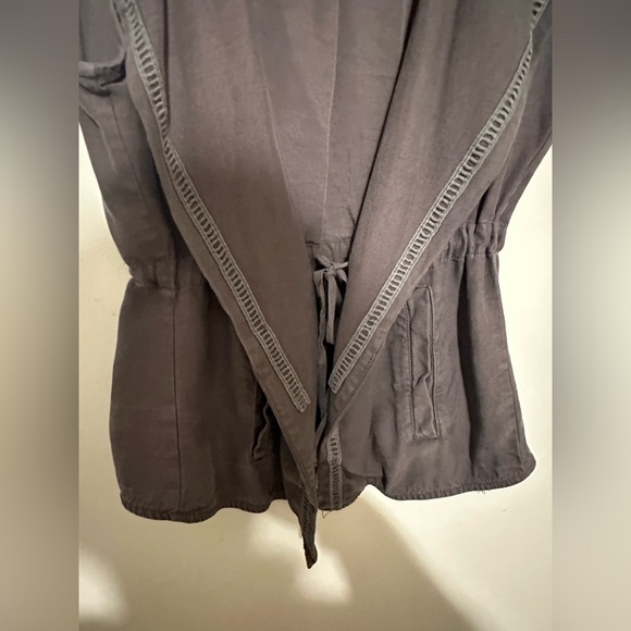 Chic Gray Sleeveless Vest with Tie Front - Picture 3 of 5